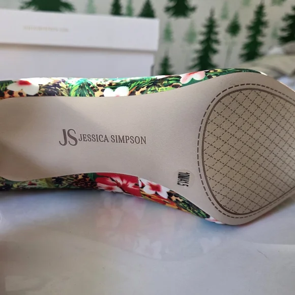 Jessica Simpson Pointed Closed Toe Stiletto Heel Pumps - Picture 7 of 8
